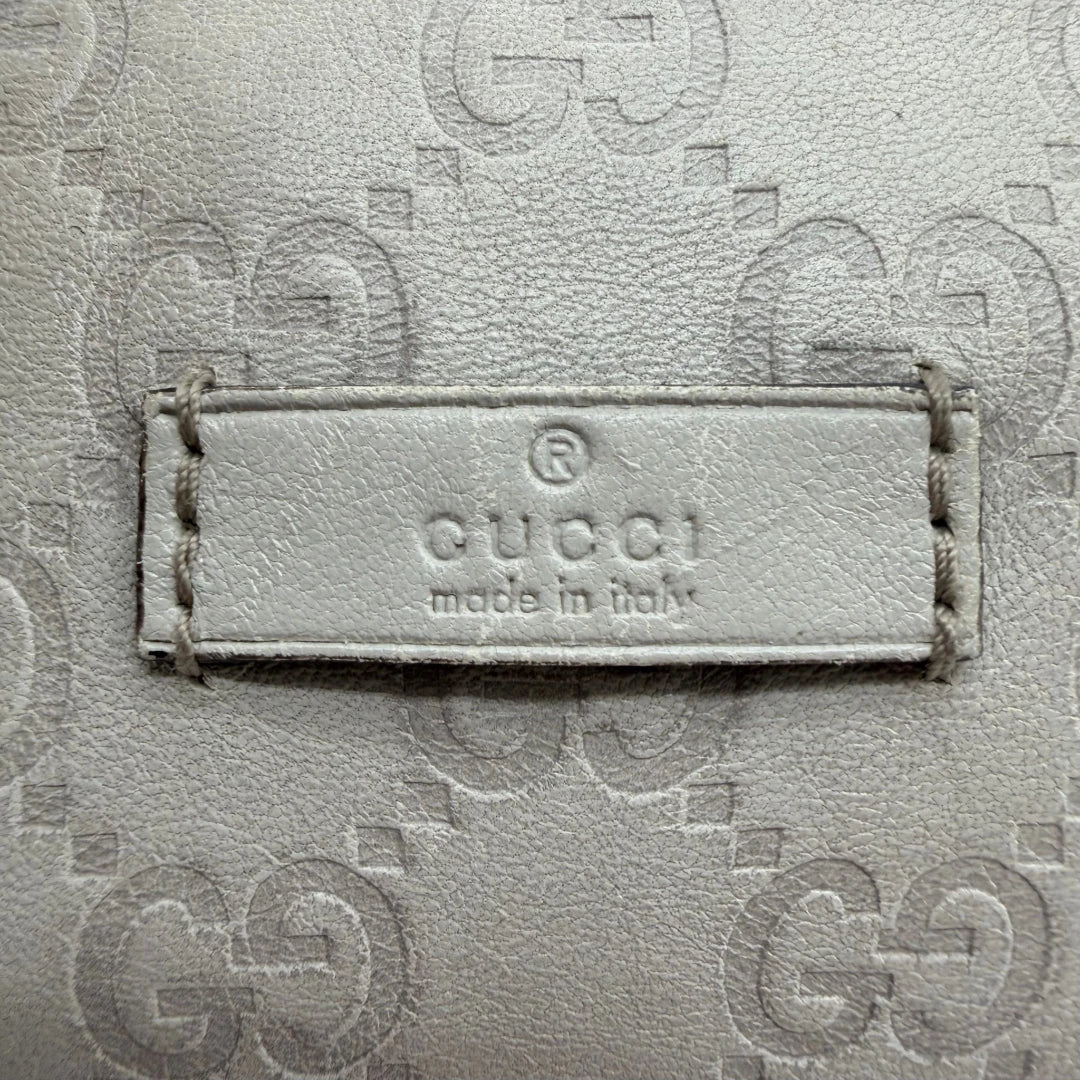 https://cdn.shopify.com/s/files/1/0564/9376/8855/files/Gucci_Handtasche_Mini_Boston_aus_Leder_weiss_vintage_GG8480.webp?v=1781107686