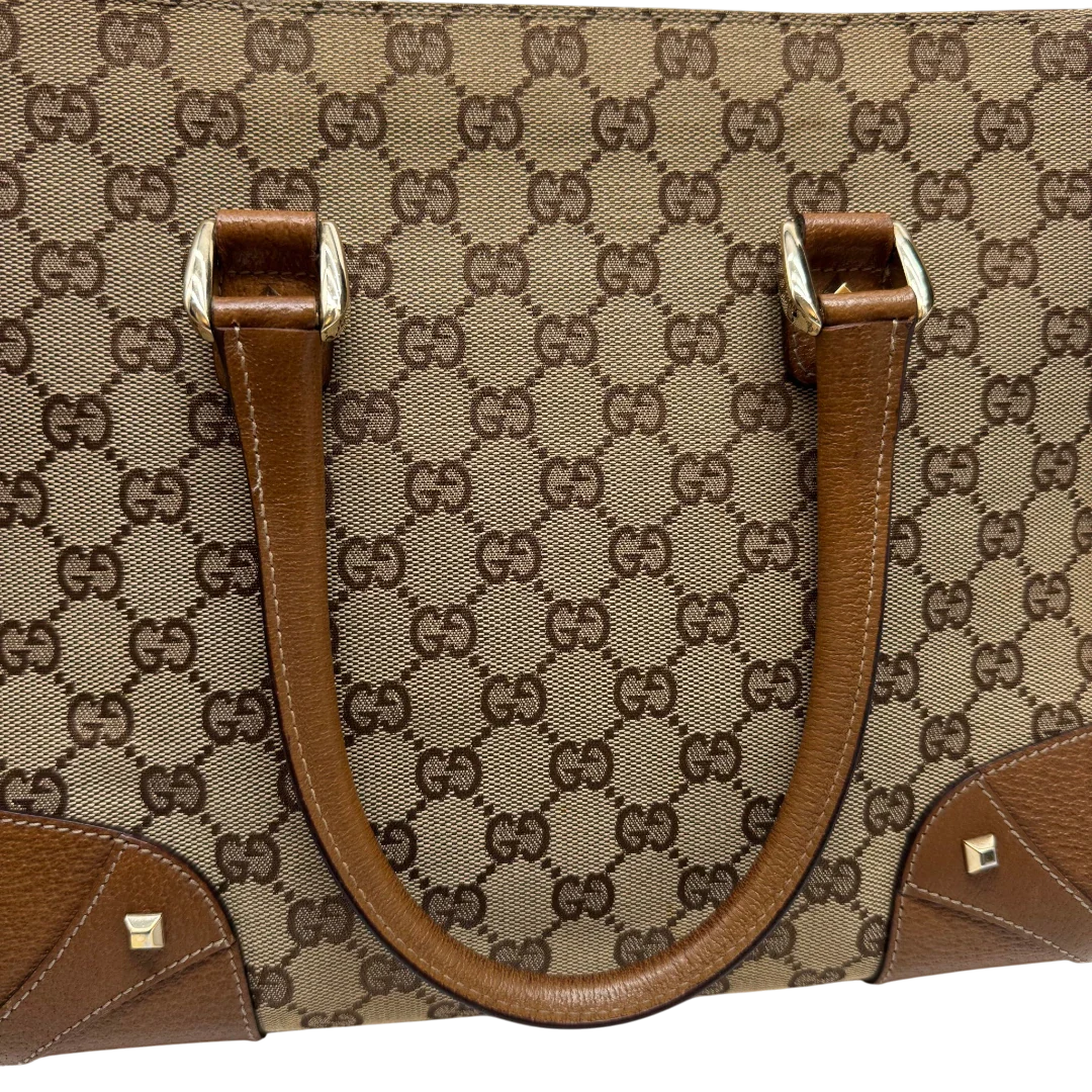 https://cdn.shopify.com/s/files/1/0564/9376/8855/files/Gucci_Handtasche_Nailhead_mini_Tote_monogram_beige_13.webp?v=1784244108