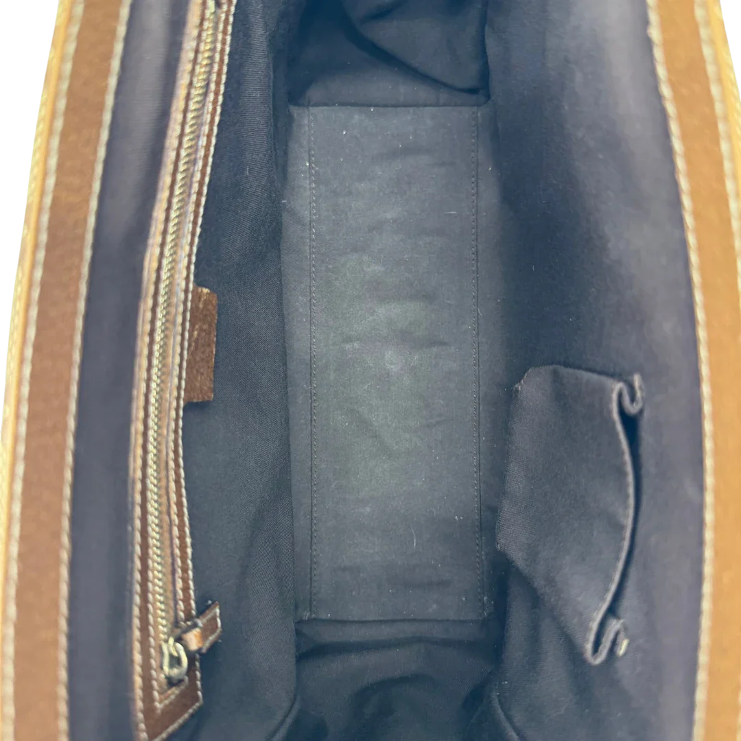 https://cdn.shopify.com/s/files/1/0564/9376/8855/files/Gucci_Handtasche_Nailhead_mini_Tote_monogram_beige_16.webp?v=1784244107
