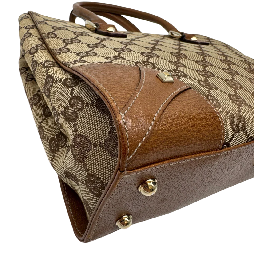 https://cdn.shopify.com/s/files/1/0564/9376/8855/files/Gucci_Handtasche_Nailhead_mini_Tote_monogram_beige_6.webp?v=1784244108