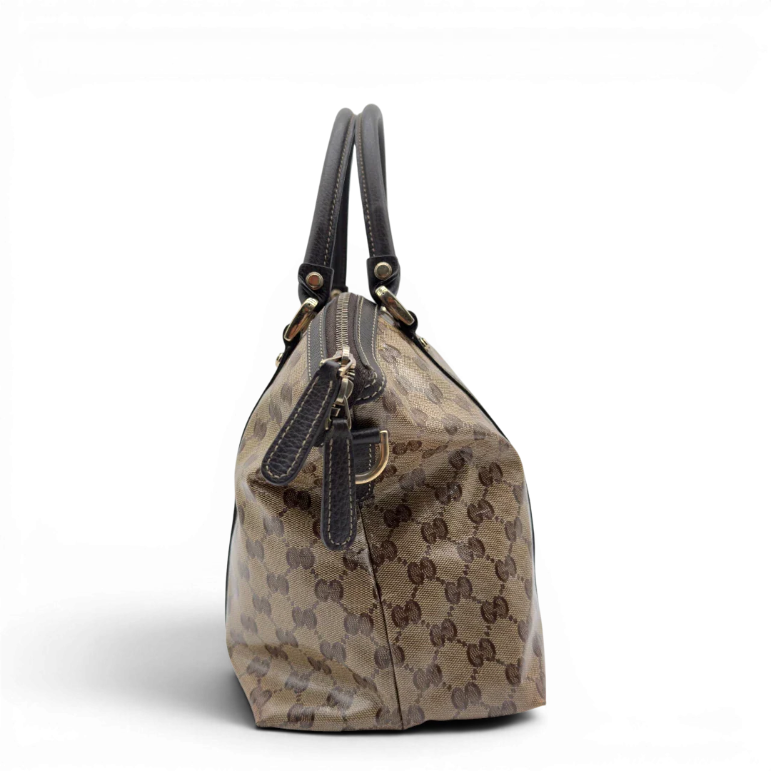 https://cdn.shopify.com/s/files/1/0564/9376/8855/files/Gucci_Handtasche_PVC_monogram_beige_vintage_GG7318.webp?v=1778680998