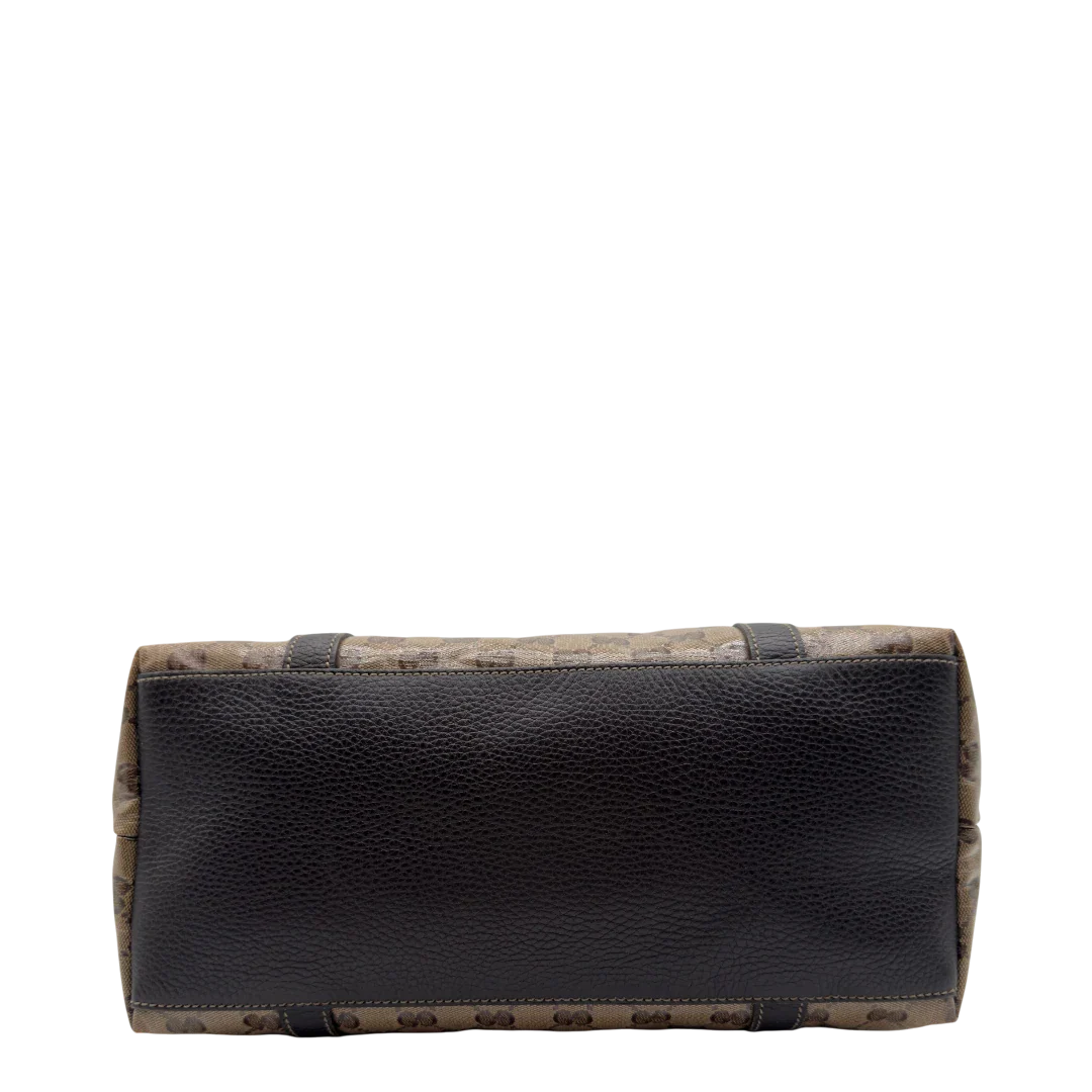 https://cdn.shopify.com/s/files/1/0564/9376/8855/files/Gucci_Handtasche_PVC_monogram_beige_vintage_GG7320.webp?v=1778680998