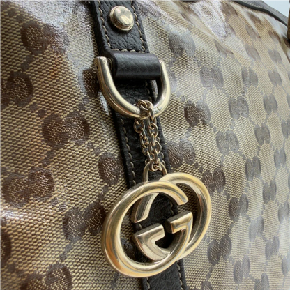 https://cdn.shopify.com/s/files/1/0564/9376/8855/files/Gucci_Handtasche_PVC_monogram_beige_vintage_GG7326.webp?v=1778680998