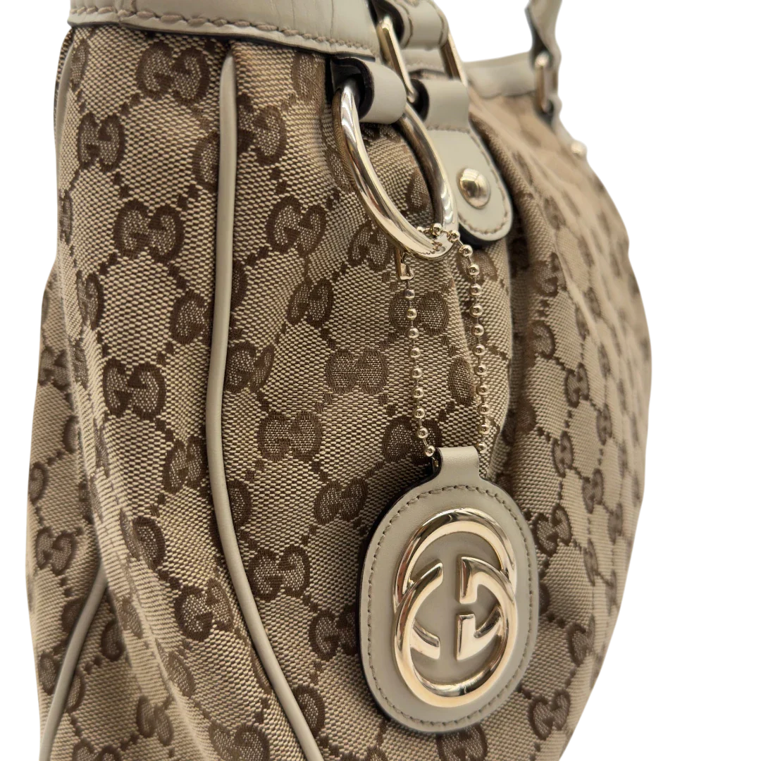 https://cdn.shopify.com/s/files/1/0564/9376/8855/files/Gucci_Handtasche_Sukey_Tote_Bag_monogram_beige_10.webp?v=1782908321