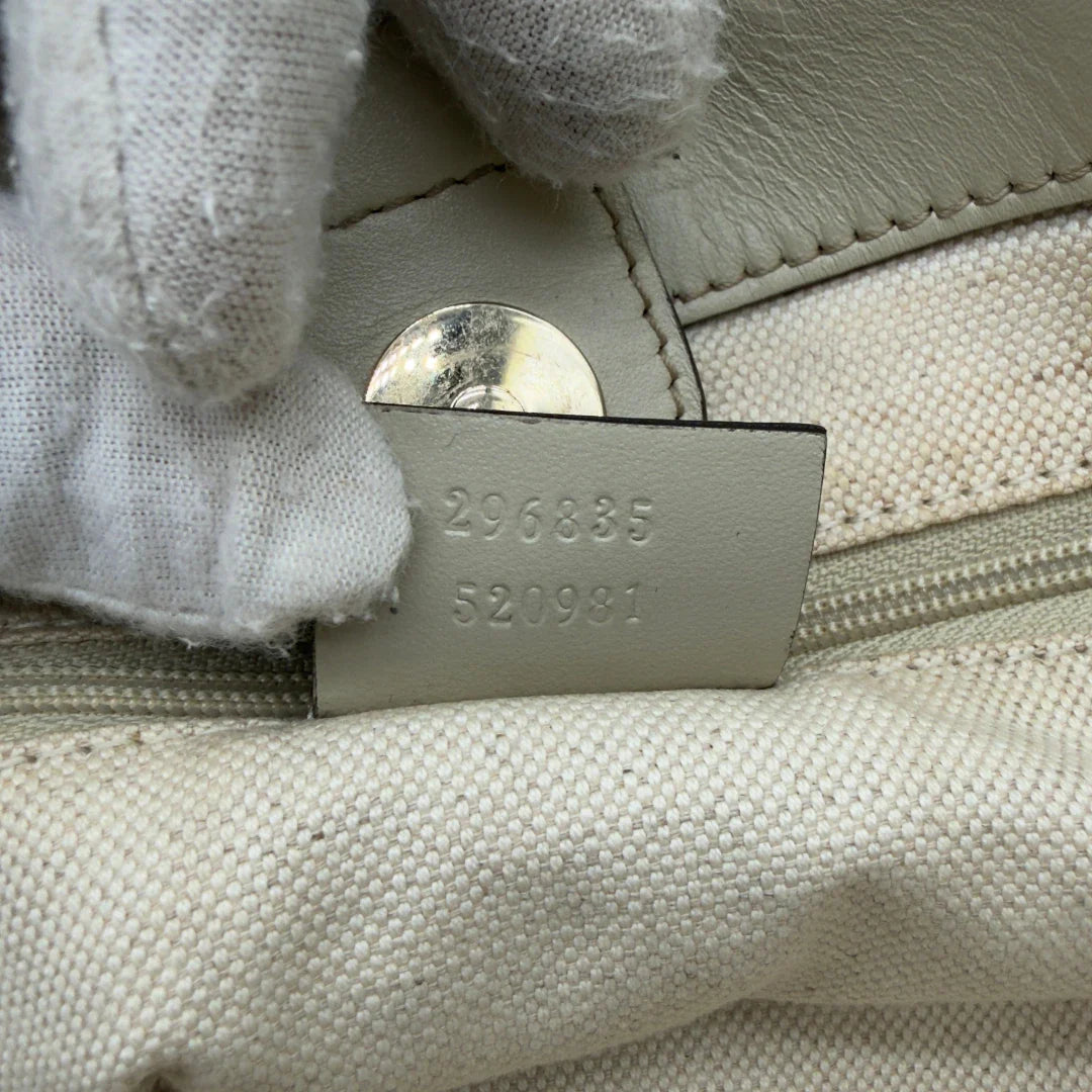 https://cdn.shopify.com/s/files/1/0564/9376/8855/files/Gucci_Handtasche_Sukey_Tote_Bag_monogram_beige_15.webp?v=1782908321