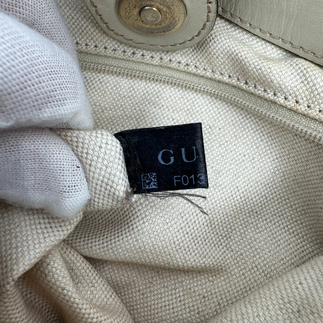https://cdn.shopify.com/s/files/1/0564/9376/8855/files/Gucci_Handtasche_Sukey_Tote_Bag_monogram_beige_22.webp?v=1784240614