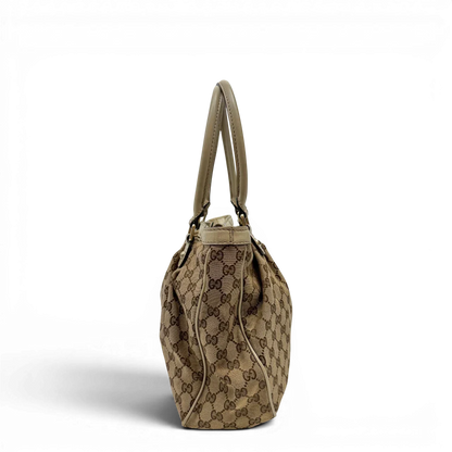 https://cdn.shopify.com/s/files/1/0564/9376/8855/files/Gucci_Handtasche_Sukey_Tote_Bag_monogram_beige_3_09b94813-0270-4b94-9d6a-1c51ee030b01.webp?v=1784240614