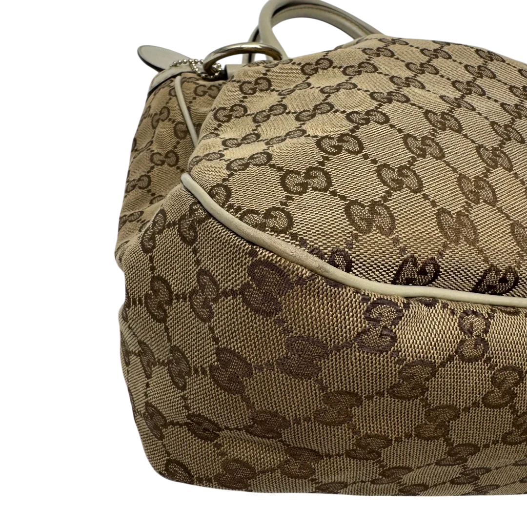 https://cdn.shopify.com/s/files/1/0564/9376/8855/files/Gucci_Handtasche_Sukey_Tote_Bag_monogram_beige_6_b5e70b44-03dc-4a42-9c60-71f0cd25739d.webp?v=1784240615