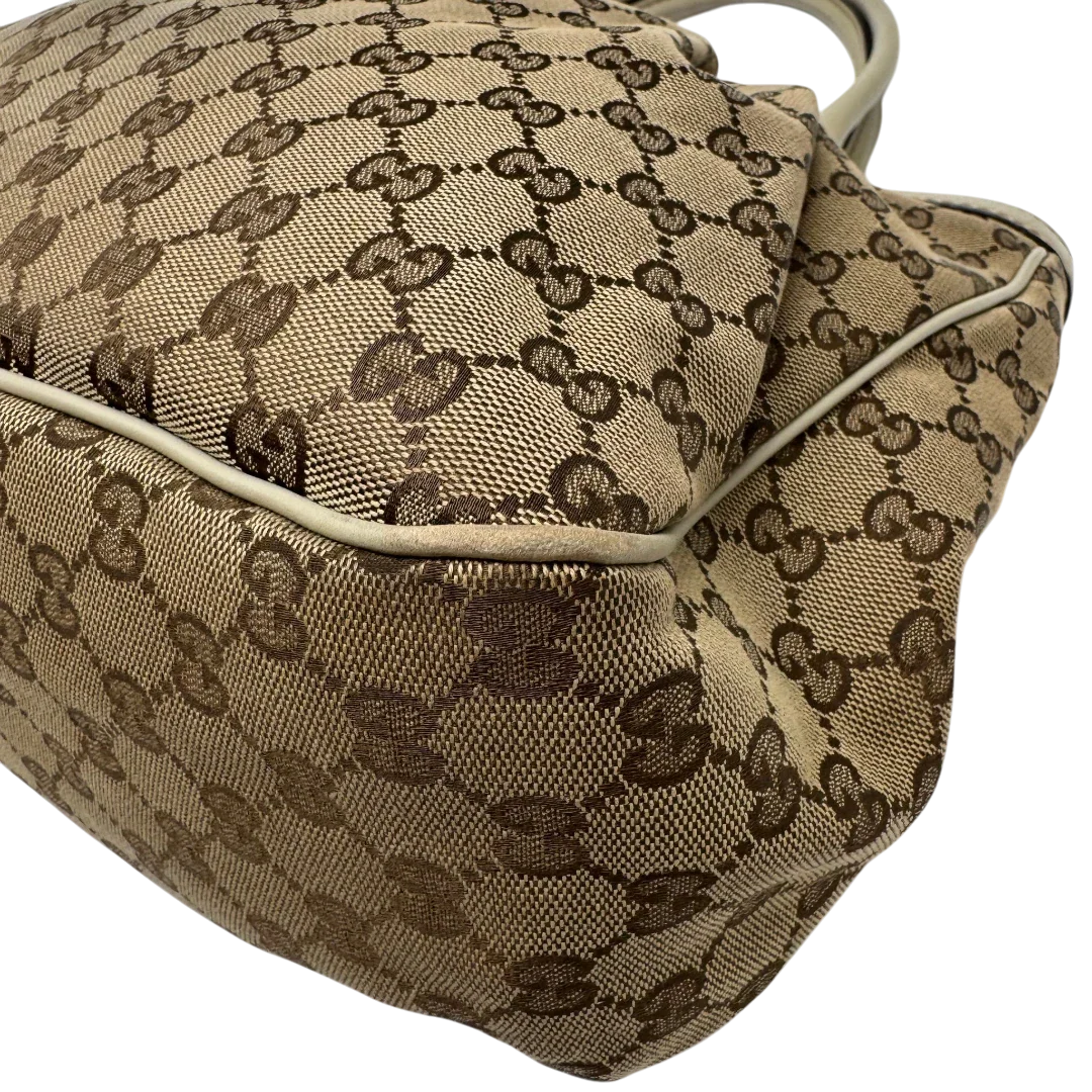 https://cdn.shopify.com/s/files/1/0564/9376/8855/files/Gucci_Handtasche_Sukey_Tote_Bag_monogram_beige_7_02bdf0df-446c-47a6-aa46-c5fa91dd224f.webp?v=1784240615