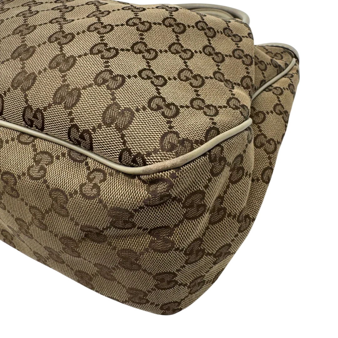 https://cdn.shopify.com/s/files/1/0564/9376/8855/files/Gucci_Handtasche_Sukey_Tote_Bag_monogram_beige_9_47e594e1-2c7d-4bea-bb8d-a71e902c9271.webp?v=1784240615