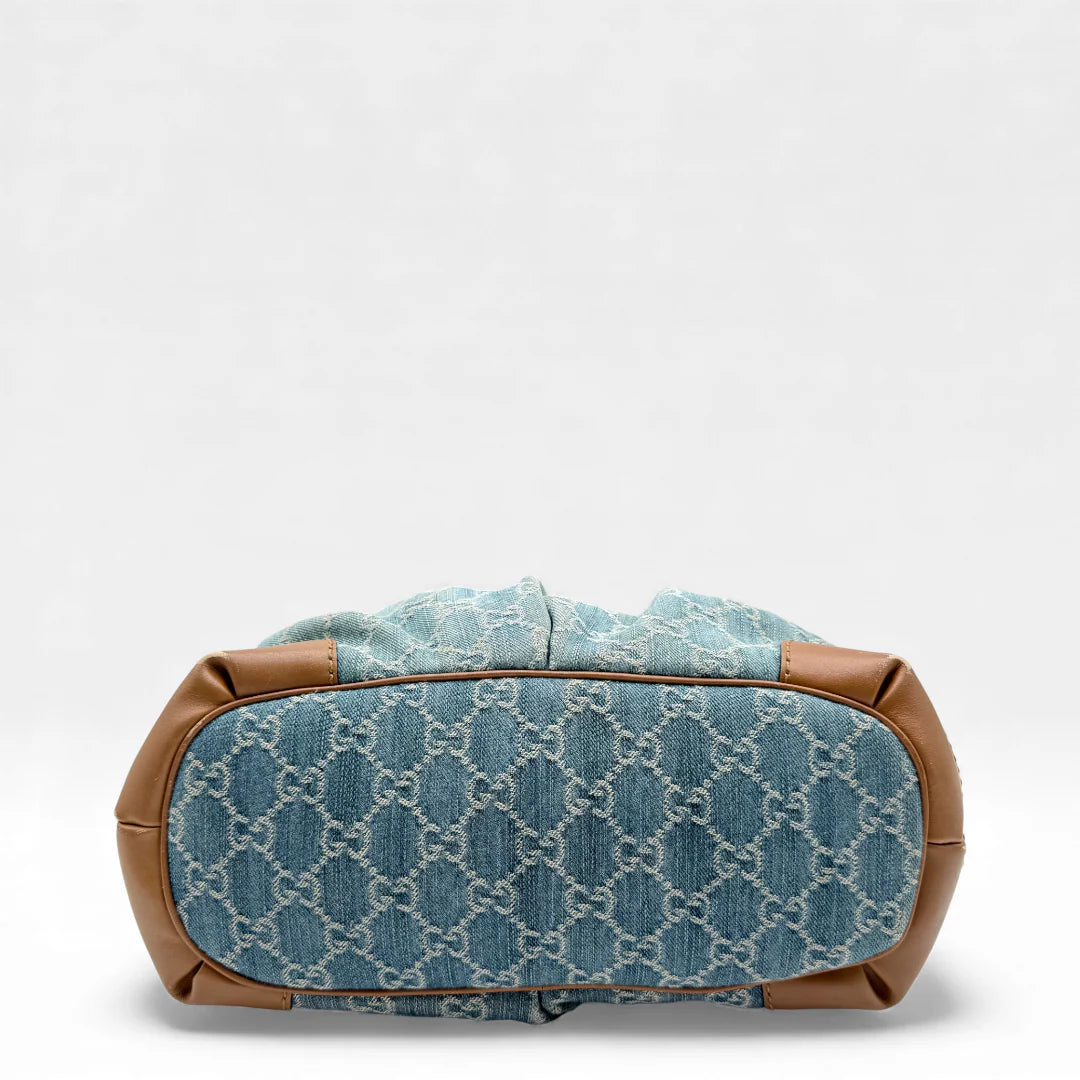 https://cdn.shopify.com/s/files/1/0564/9376/8855/files/Gucci_Handtasche_Sukey_mit_Umhangegurt_aus_Denimstoff_monogram_blau_vintage_GG_handbag4926.webp?v=1764952219