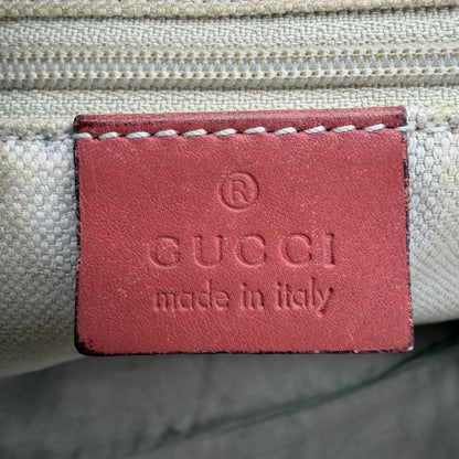 https://cdn.shopify.com/s/files/1/0564/9376/8855/files/Gucci_Handtasche_Sukey_mit_Umhangegurt_aus_Leder_monogram_rosa_vintage_GG_handbag_4605.webp?v=1765384191