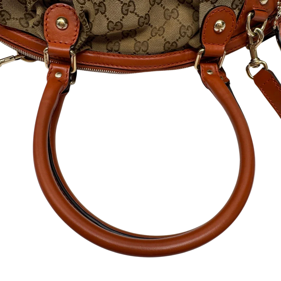https://cdn.shopify.com/s/files/1/0564/9376/8855/files/Gucci_Handtasche_Sukey_mit_Umhangegurt_monogram_beige_10_62d9fa36-089a-4dc4-b8c5-fa019fb7a77c.webp?v=1784248098