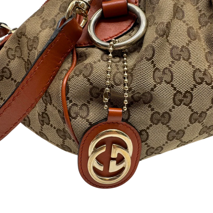 https://cdn.shopify.com/s/files/1/0564/9376/8855/files/Gucci_Handtasche_Sukey_mit_Umhangegurt_monogram_beige_12_1704e160-a289-43e8-aaf0-a8ef6c3a98df.webp?v=1784248099