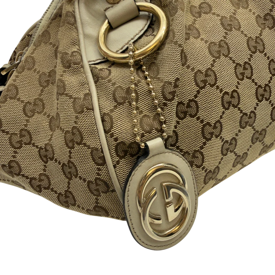 https://cdn.shopify.com/s/files/1/0564/9376/8855/files/Gucci_Handtasche_Sukey_mit_Umhangegurt_monogram_beige_12_b7bc3be3-cb1d-4745-bb4b-80ad702cc3e0.webp?v=1783513327