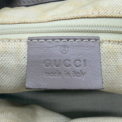 https://cdn.shopify.com/s/files/1/0564/9376/8855/files/Gucci_Handtasche_Sukey_mit_Umhangegurt_monogram_beige_14.webp?v=1782909395