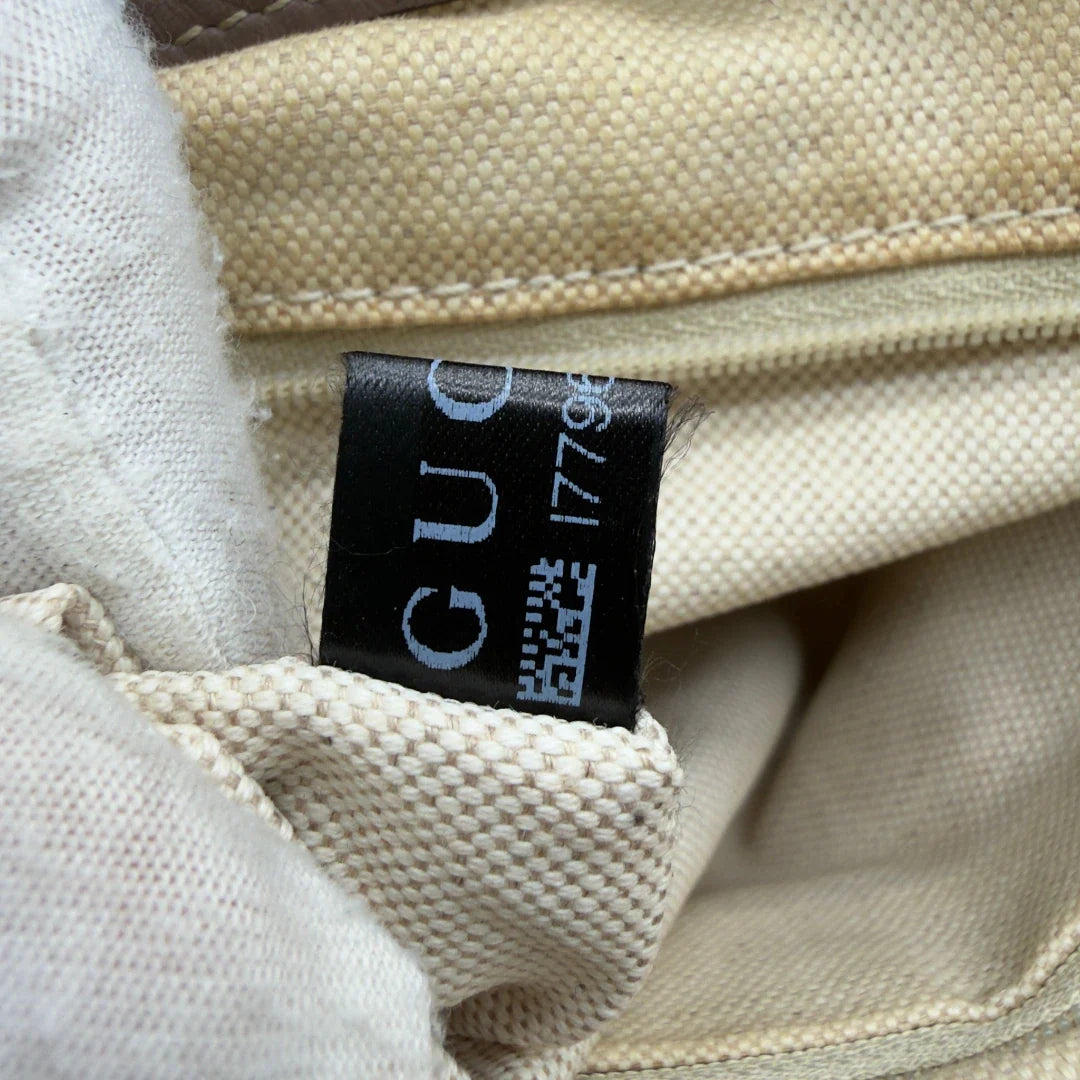 https://cdn.shopify.com/s/files/1/0564/9376/8855/files/Gucci_Handtasche_Sukey_mit_Umhangegurt_monogram_beige_16.webp?v=1782909396