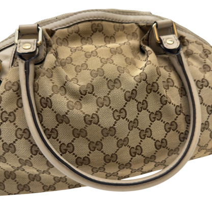 https://cdn.shopify.com/s/files/1/0564/9376/8855/files/Gucci_Handtasche_Sukey_mit_Umhangegurt_monogram_beige_16_2c56f915-ea4a-439b-94e4-40d22d336342.webp?v=1783513327