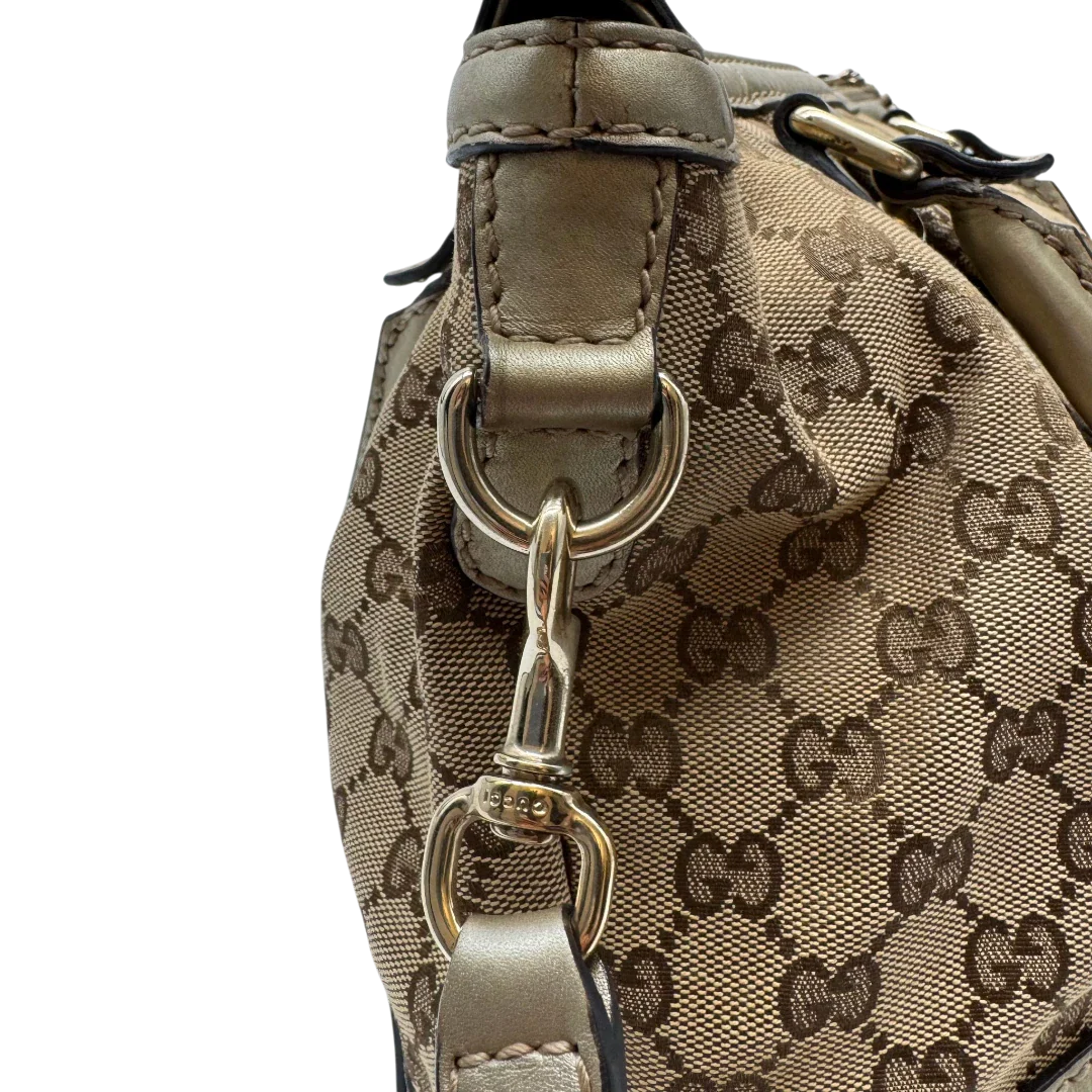 https://cdn.shopify.com/s/files/1/0564/9376/8855/files/Gucci_Handtasche_Sukey_mit_Umhangegurt_monogram_beige_16_c0fc7106-0a35-4d22-b900-de0eef4f28f8.webp?v=1784126196