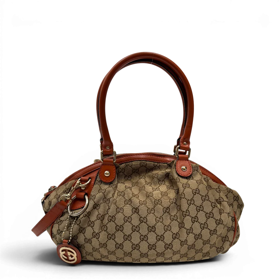 https://cdn.shopify.com/s/files/1/0564/9376/8855/files/Gucci_Handtasche_Sukey_mit_Umhangegurt_monogram_beige_1_0d3b643f-b7d7-4be2-b7da-d62df6a5cb39.webp?v=1784248098