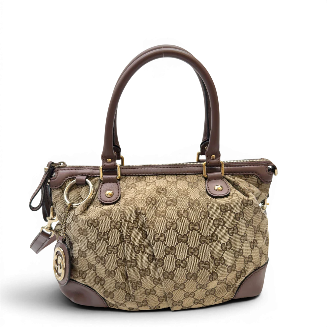 https://cdn.shopify.com/s/files/1/0564/9376/8855/files/Gucci_Handtasche_Sukey_mit_Umhangegurt_monogram_beige_1_3657bbd8-381b-4553-9059-b73410a81f79.webp?v=1783513163