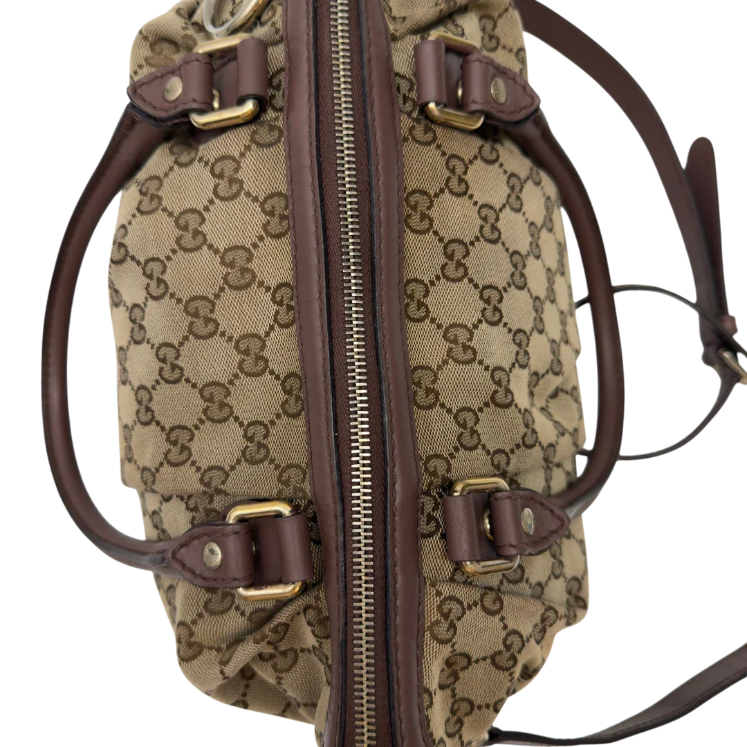 https://cdn.shopify.com/s/files/1/0564/9376/8855/files/Gucci_Handtasche_Sukey_mit_Umhangegurt_monogram_beige_20.webp?v=1783513163