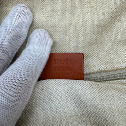 https://cdn.shopify.com/s/files/1/0564/9376/8855/files/Gucci_Handtasche_Sukey_mit_Umhangegurt_monogram_beige_21_c0def790-15f5-429f-aef8-df2dc05608d9.webp?v=1784248099