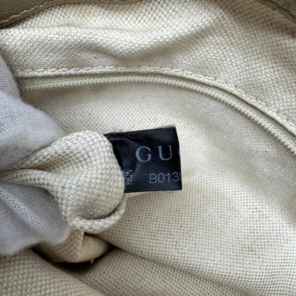 https://cdn.shopify.com/s/files/1/0564/9376/8855/files/Gucci_Handtasche_Sukey_mit_Umhangegurt_monogram_beige_24_51eeb354-1b94-4870-b3fa-5e4beb3da73b.webp?v=1784126196