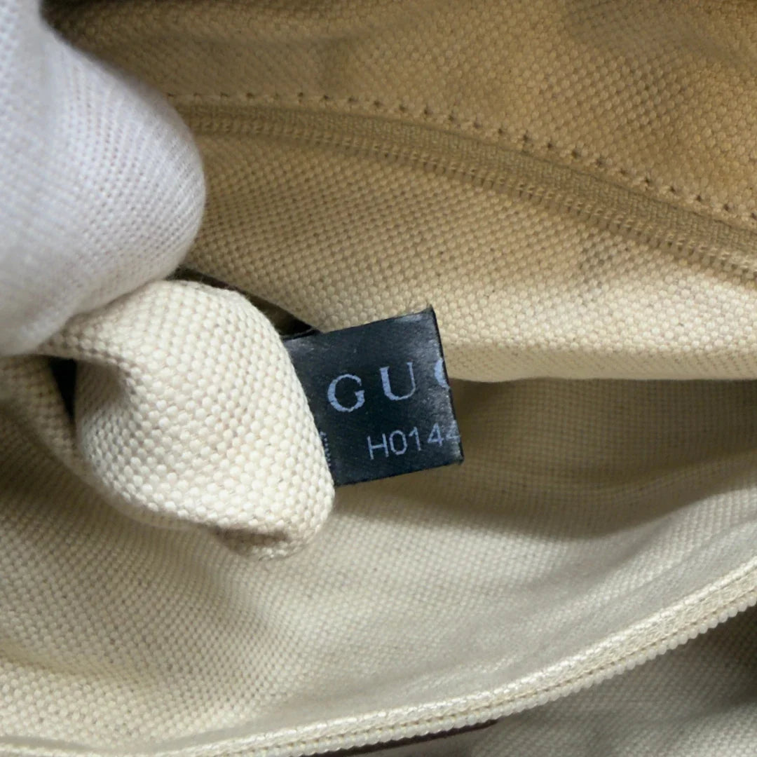 https://cdn.shopify.com/s/files/1/0564/9376/8855/files/Gucci_Handtasche_Sukey_mit_Umhangegurt_monogram_beige_26.webp?v=1783513163