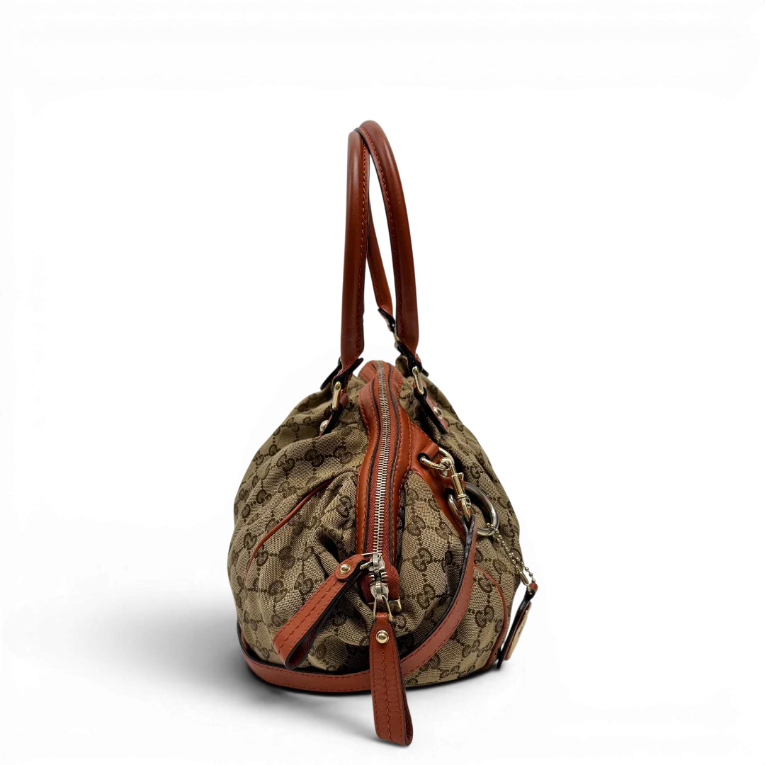 https://cdn.shopify.com/s/files/1/0564/9376/8855/files/Gucci_Handtasche_Sukey_mit_Umhangegurt_monogram_beige_2_e12f788d-0b1c-4552-9337-29a9df292a45.webp?v=1784248098