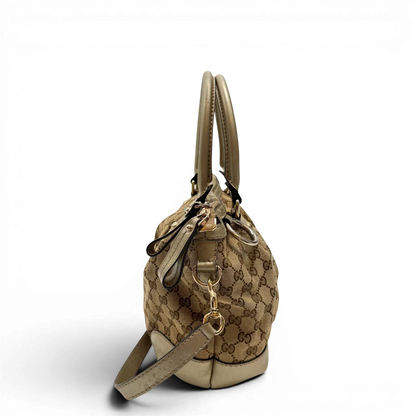 https://cdn.shopify.com/s/files/1/0564/9376/8855/files/Gucci_Handtasche_Sukey_mit_Umhangegurt_monogram_beige_2_e96c5e6a-f8c2-46cb-a3cf-a70b4c5aa67f.webp?v=1784126195