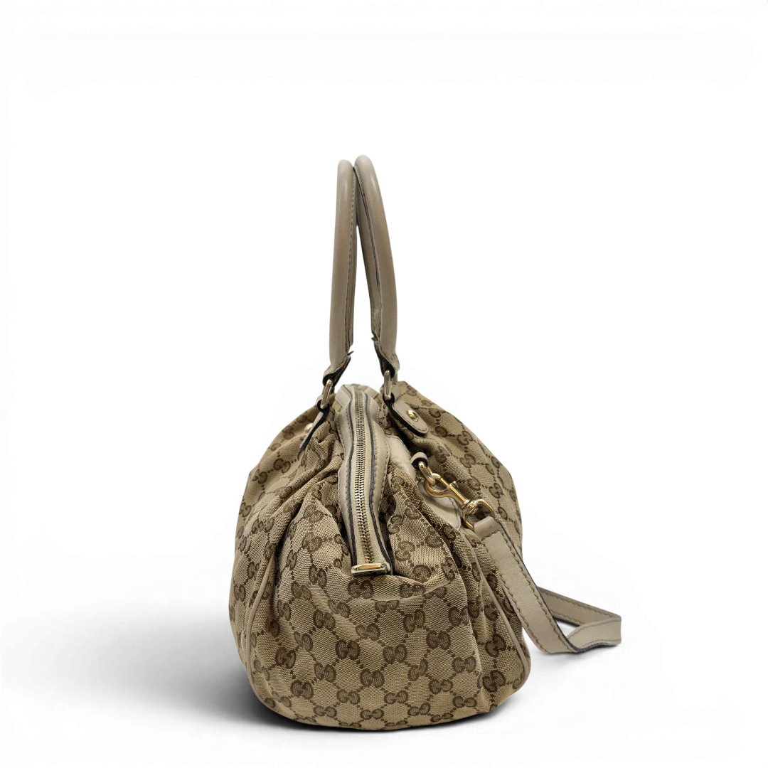 https://cdn.shopify.com/s/files/1/0564/9376/8855/files/Gucci_Handtasche_Sukey_mit_Umhangegurt_monogram_beige_3_4ce6e049-3d9a-4b71-87de-8a65eb6695cd.webp?v=1783513326