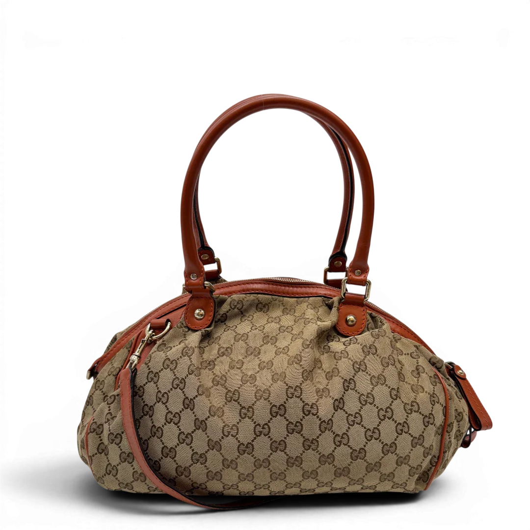 https://cdn.shopify.com/s/files/1/0564/9376/8855/files/Gucci_Handtasche_Sukey_mit_Umhangegurt_monogram_beige_4_bc0703e1-28d2-491b-8442-7ceda0c794d5.webp?v=1784248098