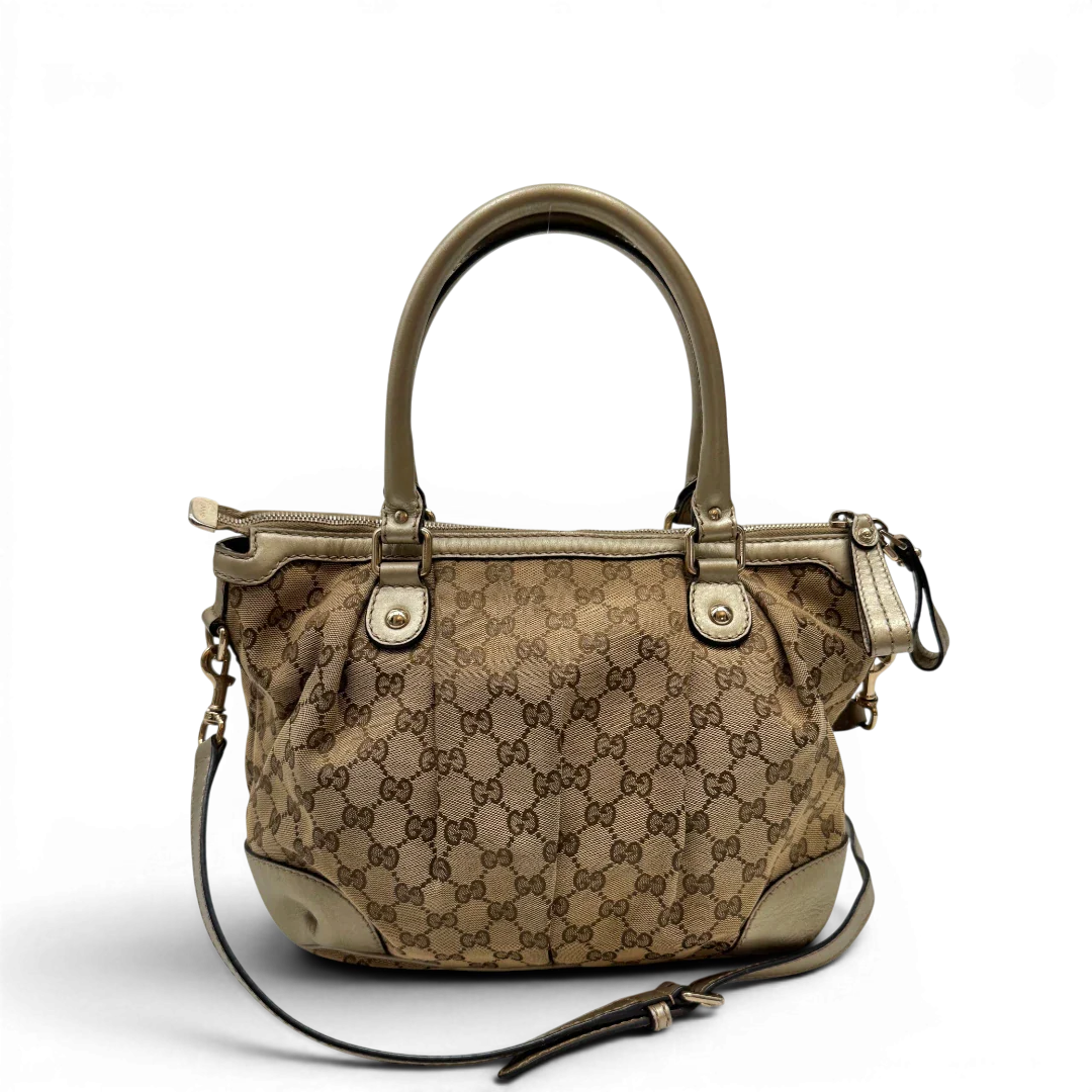 https://cdn.shopify.com/s/files/1/0564/9376/8855/files/Gucci_Handtasche_Sukey_mit_Umhangegurt_monogram_beige_4_bd940f1b-433c-4b71-8ada-05ad62c714a9.webp?v=1784126195