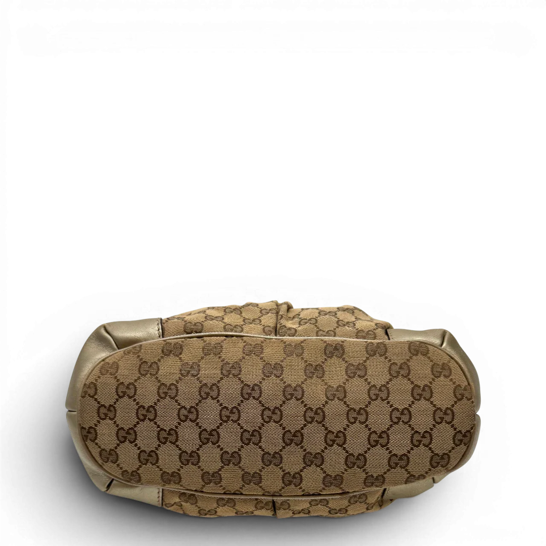 https://cdn.shopify.com/s/files/1/0564/9376/8855/files/Gucci_Handtasche_Sukey_mit_Umhangegurt_monogram_beige_5_1af58892-10e5-4014-9d7c-d907215a6afb.webp?v=1784126195