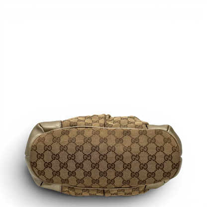 https://cdn.shopify.com/s/files/1/0564/9376/8855/files/Gucci_Handtasche_Sukey_mit_Umhangegurt_monogram_beige_5_1af58892-10e5-4014-9d7c-d907215a6afb.webp?v=1784126195