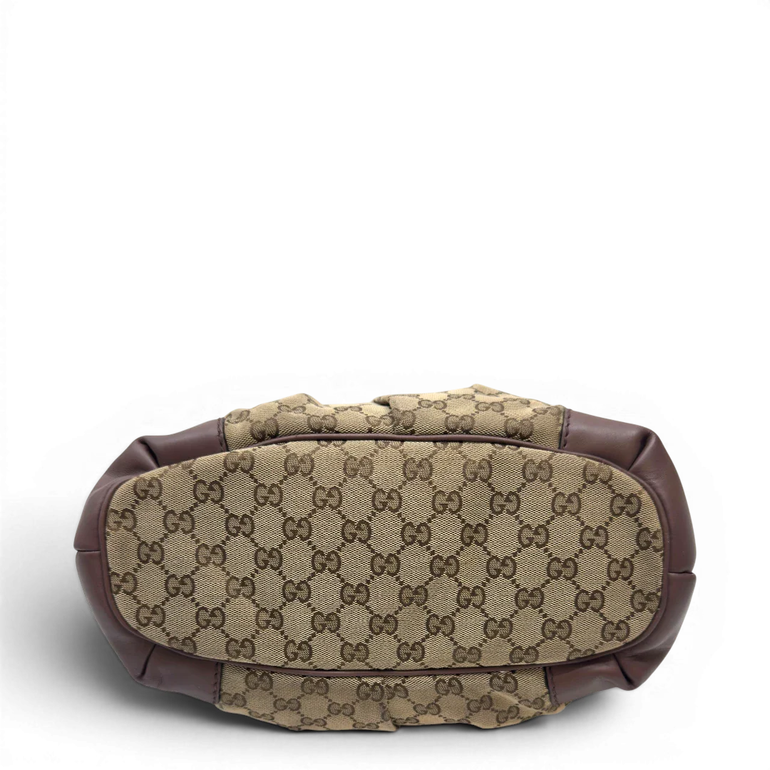 https://cdn.shopify.com/s/files/1/0564/9376/8855/files/Gucci_Handtasche_Sukey_mit_Umhangegurt_monogram_beige_5_4db83e77-8300-4c8f-9d87-3a725c6c1d32.webp?v=1783513163