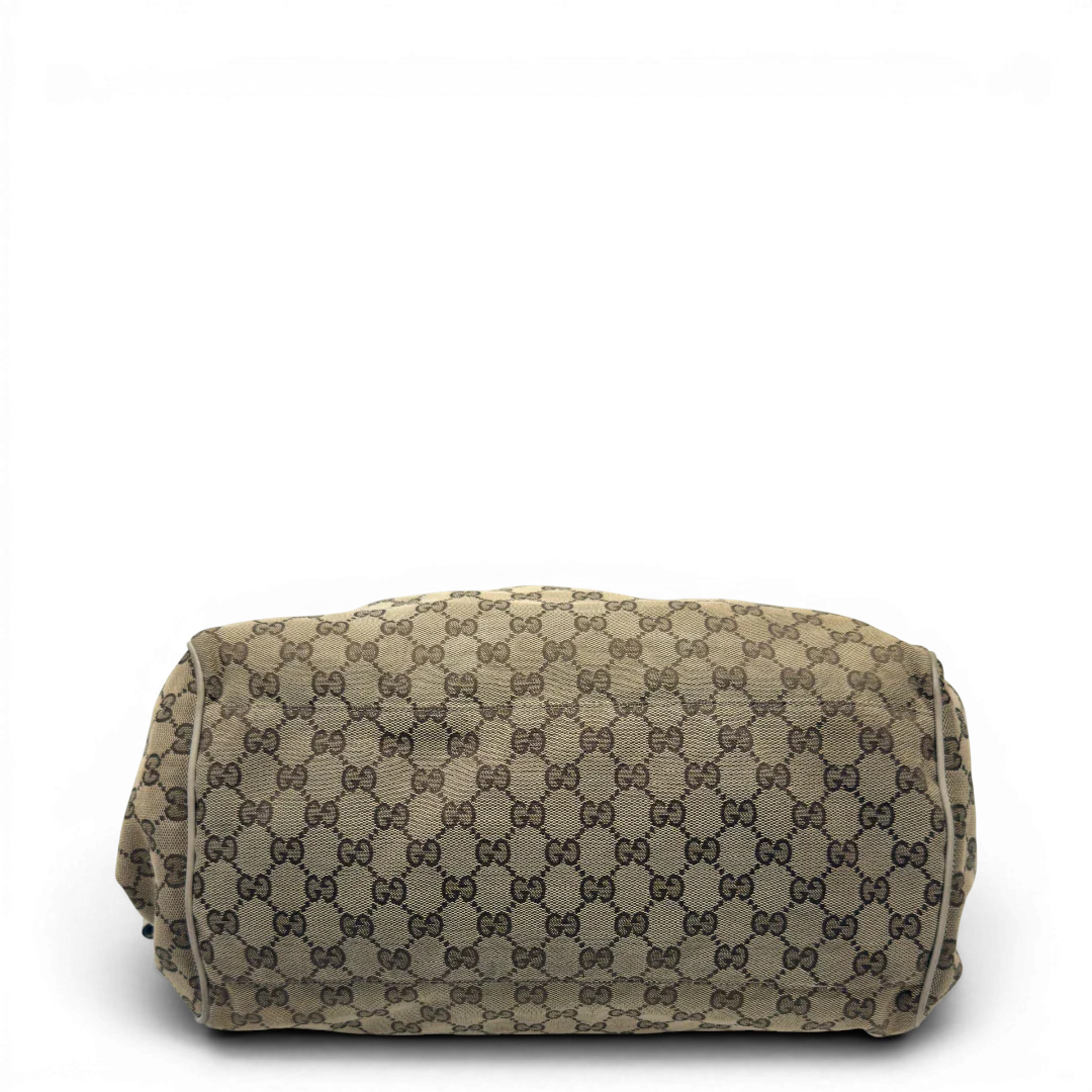 https://cdn.shopify.com/s/files/1/0564/9376/8855/files/Gucci_Handtasche_Sukey_mit_Umhangegurt_monogram_beige_5_6715d38a-b29e-4e93-b322-c3d5fb171d85.webp?v=1783513327