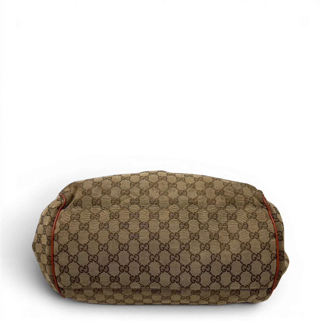 https://cdn.shopify.com/s/files/1/0564/9376/8855/files/Gucci_Handtasche_Sukey_mit_Umhangegurt_monogram_beige_5_b3423aba-4cbd-42fa-a6d5-ed7c98435f88.webp?v=1784248098