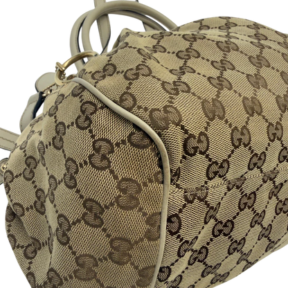 https://cdn.shopify.com/s/files/1/0564/9376/8855/files/Gucci_Handtasche_Sukey_mit_Umhangegurt_monogram_beige_6_1dc9fbbd-b8bb-4802-8223-35ef6baf4202.webp?v=1783513327