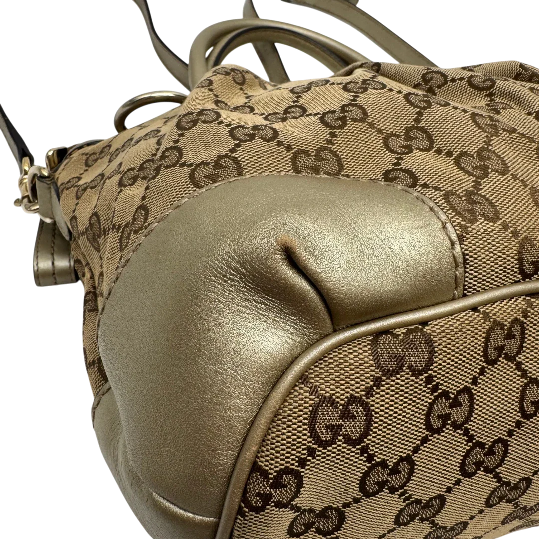 https://cdn.shopify.com/s/files/1/0564/9376/8855/files/Gucci_Handtasche_Sukey_mit_Umhangegurt_monogram_beige_6_fbf6f541-fd86-4595-88b4-58209bf6e889.webp?v=1784126196
