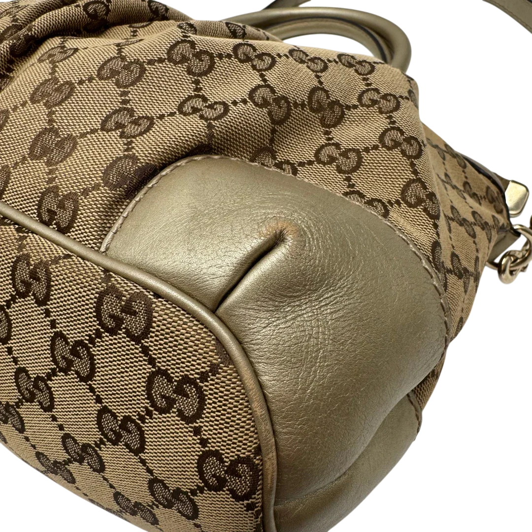 https://cdn.shopify.com/s/files/1/0564/9376/8855/files/Gucci_Handtasche_Sukey_mit_Umhangegurt_monogram_beige_7_a6830115-08a2-46de-9398-ebcb5afda938.webp?v=1784126196
