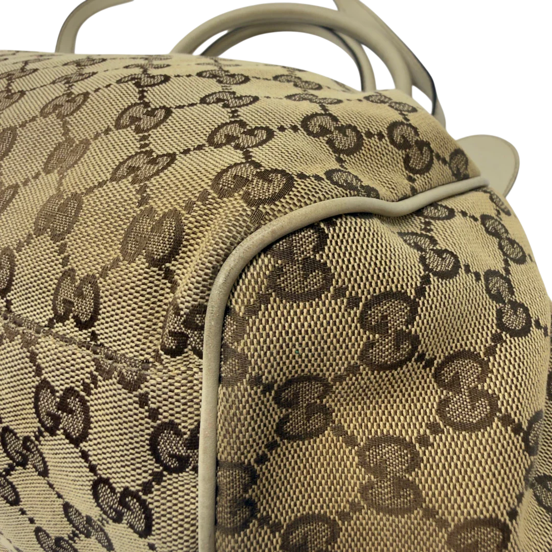 https://cdn.shopify.com/s/files/1/0564/9376/8855/files/Gucci_Handtasche_Sukey_mit_Umhangegurt_monogram_beige_9_dbd7dfa3-5dba-4b6d-8523-a6a0725edeb1.webp?v=1783513327
