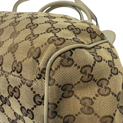 https://cdn.shopify.com/s/files/1/0564/9376/8855/files/Gucci_Handtasche_Sukey_mit_Umhangegurt_monogram_beige_9_dbd7dfa3-5dba-4b6d-8523-a6a0725edeb1.webp?v=1783513327