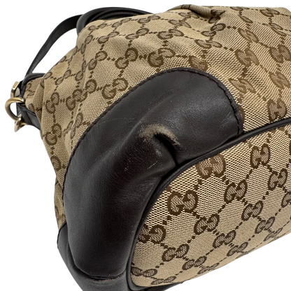 https://cdn.shopify.com/s/files/1/0564/9376/8855/files/Gucci_Handtasche_Sukey_mit_Umhangegurt_monogram_beige_vintage_GG2329.webp?v=1779968392