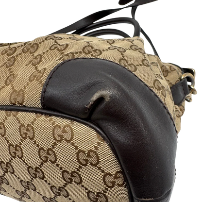 https://cdn.shopify.com/s/files/1/0564/9376/8855/files/Gucci_Handtasche_Sukey_mit_Umhangegurt_monogram_beige_vintage_GG2332.webp?v=1779968393