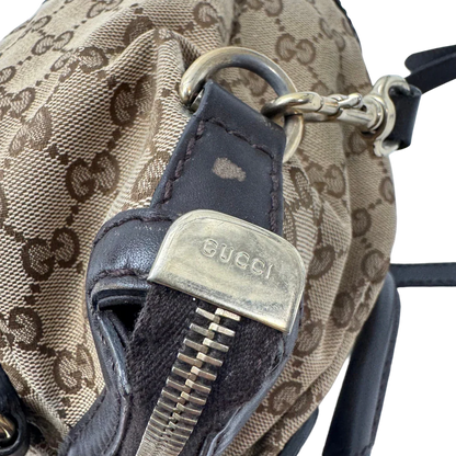 https://cdn.shopify.com/s/files/1/0564/9376/8855/files/Gucci_Handtasche_Sukey_mit_Umhangegurt_monogram_beige_vintage_GG2337.webp?v=1779968392