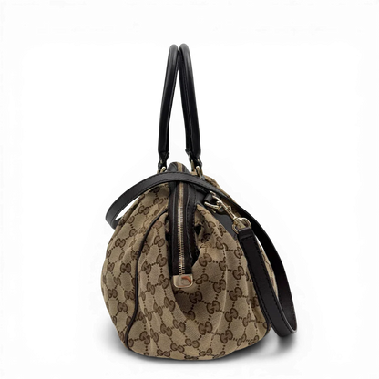 https://cdn.shopify.com/s/files/1/0564/9376/8855/files/Gucci_Handtasche_Sukey_mit_Umhangegurt_monogram_beige_vintage_GG6106.webp?v=1775065519