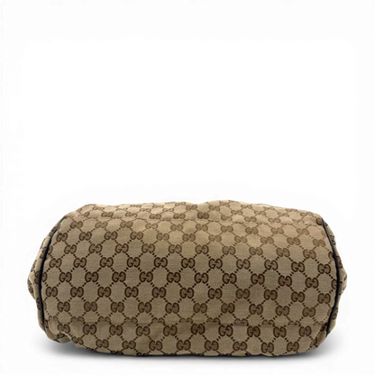 https://cdn.shopify.com/s/files/1/0564/9376/8855/files/Gucci_Handtasche_Sukey_mit_Umhangegurt_monogram_beige_vintage_GG6108.webp?v=1775065519