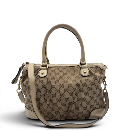 https://cdn.shopify.com/s/files/1/0564/9376/8855/files/Gucci_Handtasche_Sukey_mit_Umhangegurt_monogram_beige_vintage_GG7929.webp?v=1779966403